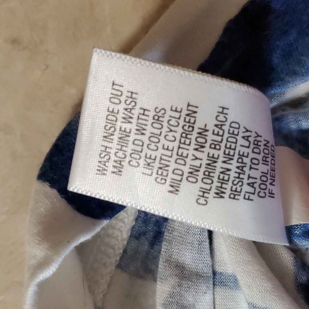 Simply Vera by Vera Wang women's tank top.  Size medium. - Picture 10 of 10